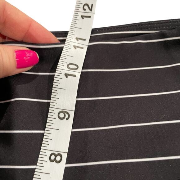 Zyia Active Light and Tight Cropped Legging Size 12 Black & White Stripe Pockets - Picture 12 of 12